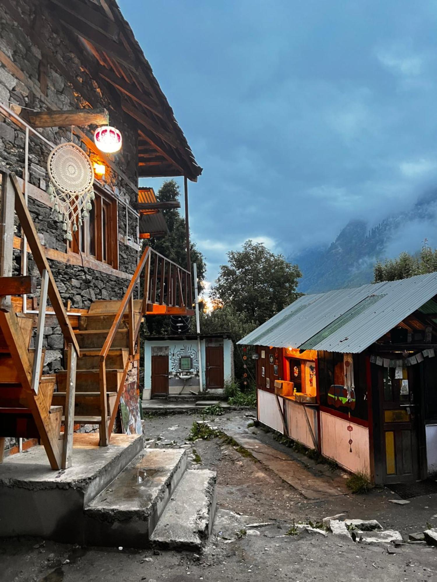 Kalgha Old Brahma Homestay מראה חיצוני תמונה