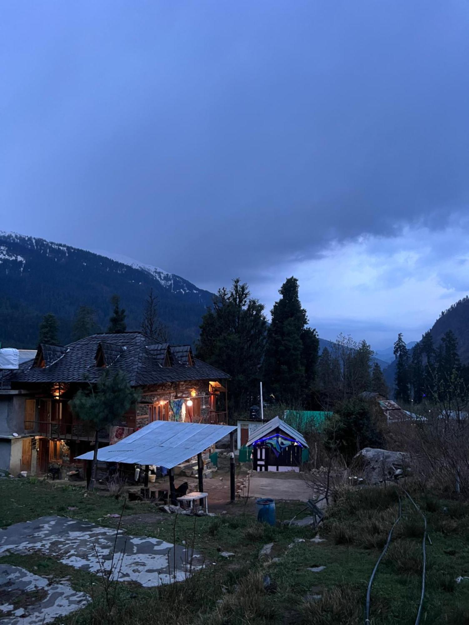 Kalgha Old Brahma Homestay מראה חיצוני תמונה