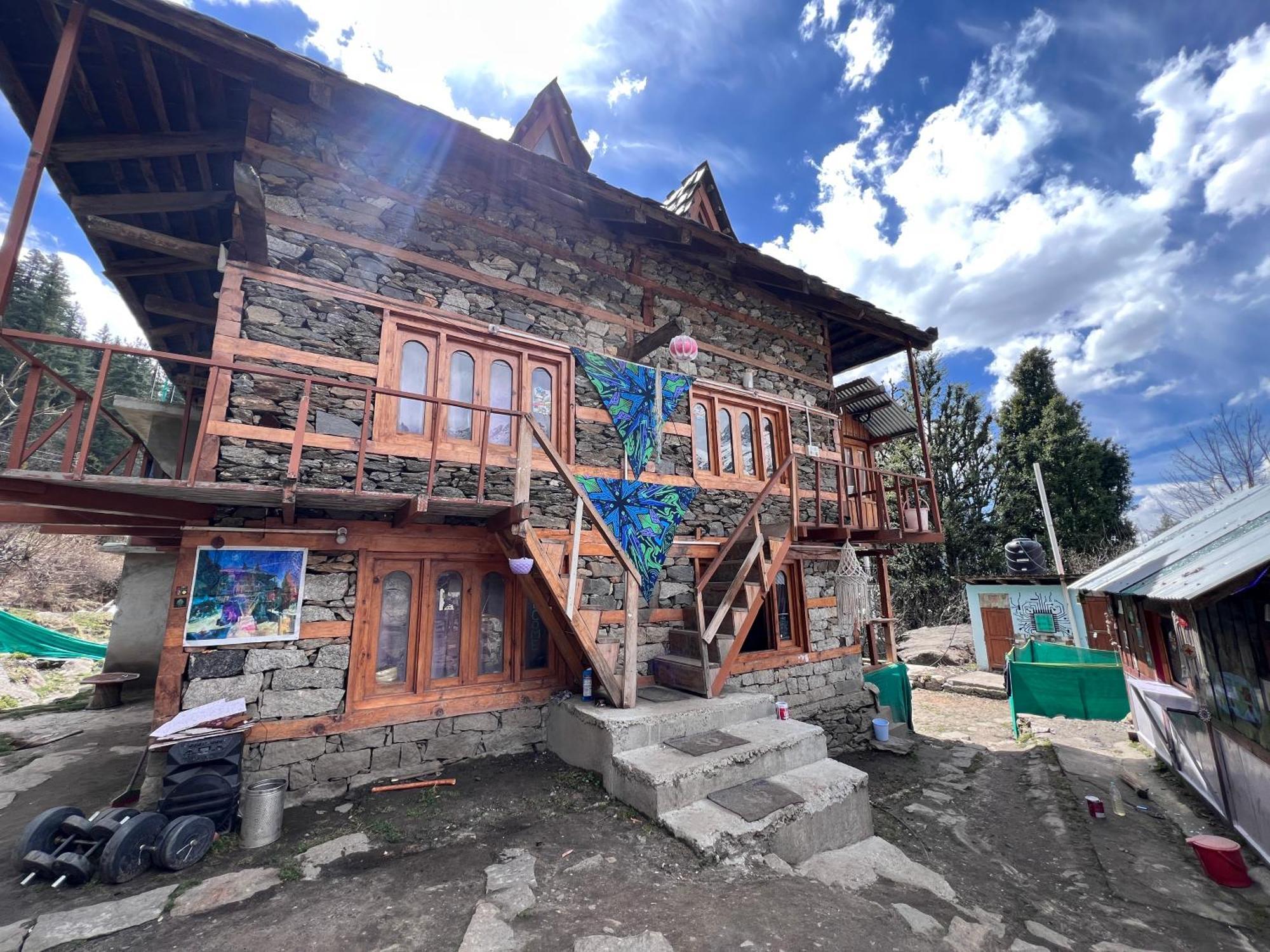 Kalgha Old Brahma Homestay מראה חיצוני תמונה