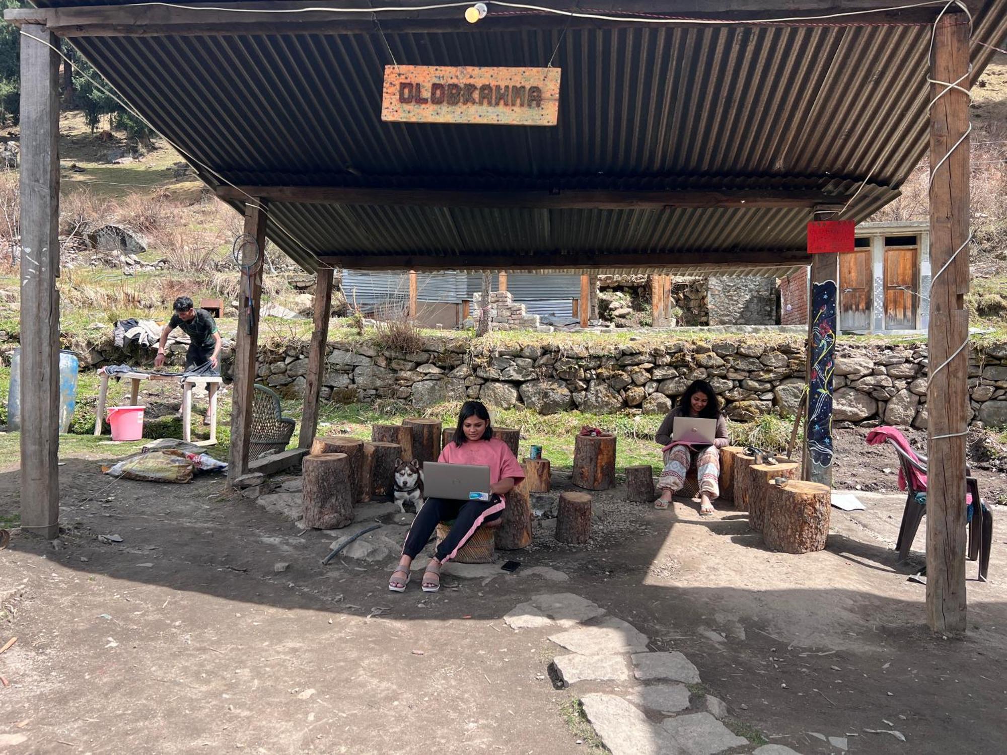 Kalgha Old Brahma Homestay מראה חיצוני תמונה